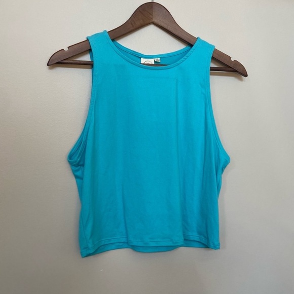 🌸 Live in the Moment 🌸 cropped tank - Picture 1 of 5